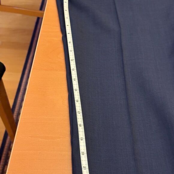 Jos A. Banks Men’s 2 Piece Suit, size 39 - Picture 15 of 16